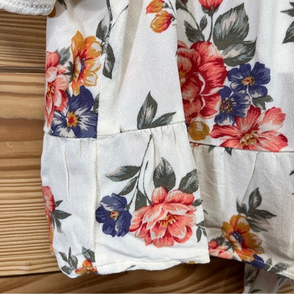 American Eagle Outfitters Cold Shoulder Tie Front Shirt Ivory Small Floral NWT - Picture 11 of 12